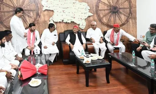 Bareilly: शहर में बवाल के मुद्दे पर अखिलेश से मिले सपा के वरिष्ठ नेता