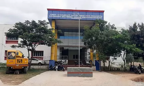 हुविनाहादगली इंजीनियरिंग कॉलेज: न पीने का पानी, न शौचालय की सुविधा