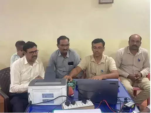 Jhunjhunu: नगर पालिका अधिकारी 10 हजार की रिश्वत लेते गिरफ्तार Jhunjhunu: नगर पालिका अधिकारी 10 हजार की रिश्वत लेते गिरफ्तार