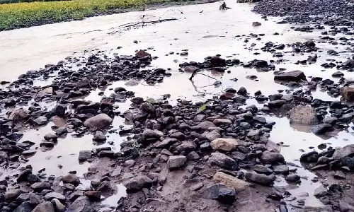 ​​उफनती नदी: बेनेथोर के तट पर भूमि विनाश