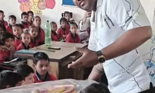 Greater Noida: जन्मदिन पर बच्चों को स्कूल बैग बांटकर राय परिवार ने मनाया उत्सव Greater Noida: जन्मदिन पर बच्चों को स्कूल बैग बांटकर राय परिवार ने मनाया उत्सव