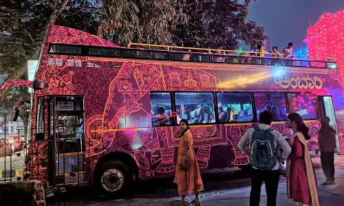 Mysuru : पर्यटकों का ध्यान अम्बारी यात्रा पर Mysuru : पर्यटकों का ध्यान अम्बारी यात्रा पर