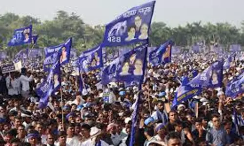 Lucknow: लखनऊ में विशाल मायावती रैली, नीले झंडों से सजी राजधानी