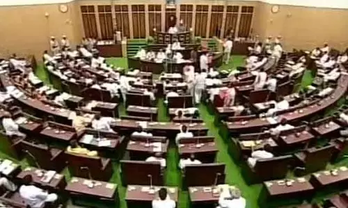 Kerala : विधानसभा अध्यक्ष ने विधानसभा के वॉच एंड वार्ड स्टाफ के साथ मारपीट करने के आरोप