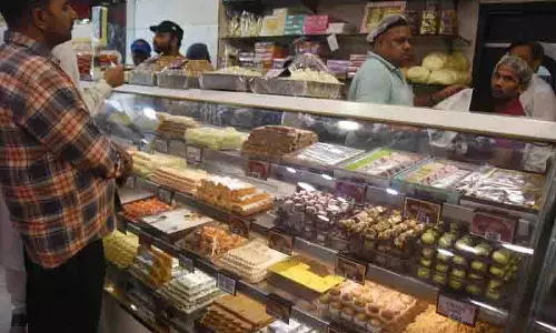 Ludhiana: मिलावटी खाद्य पदार्थों ने दिवाली के त्योहार पर डाला ग्रहण