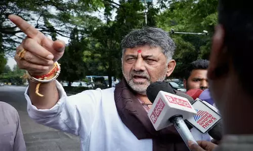 DK Shivakumar ने बेंगलुरु यातायात का बचाव किया, भीड़भाड़ की तुलना की