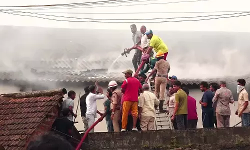 Kotepur : मछली मिल के गोदाम में लगी आग