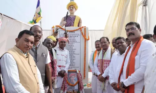 CM साय ने रामपुर चौक में वीर शहीद सीताराम कंवर की मूर्ति का किया अनावरण