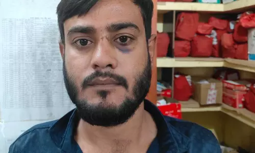 सैलून संचालक से मारपीट करने वाला आरोपी गिरफ्तार, दुकान में आग लगाने की दी थी धमकी सैलून संचालक से मारपीट करने वाला आरोपी गिरफ्तार, दुकान में आग लगाने की दी थी धमकी