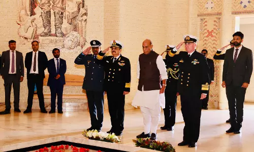 राजनाथ सिंह ने Canberra में ऑस्ट्रेलियाई युद्ध स्मारक पर श्रद्धांजलि अर्पित की