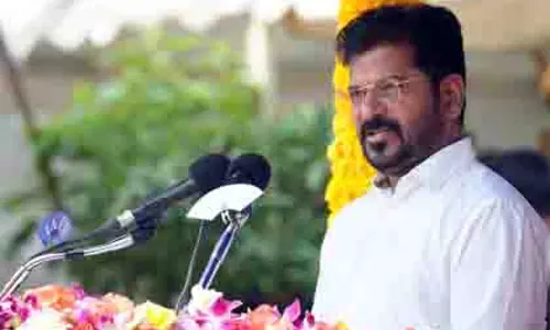 तेलंगाना सीएम ने H-1B वीजा शुल्क वृद्धि पर जताई चिंता तेलंगाना सीएम ने H-1B वीजा शुल्क वृद्धि पर जताई चिंता