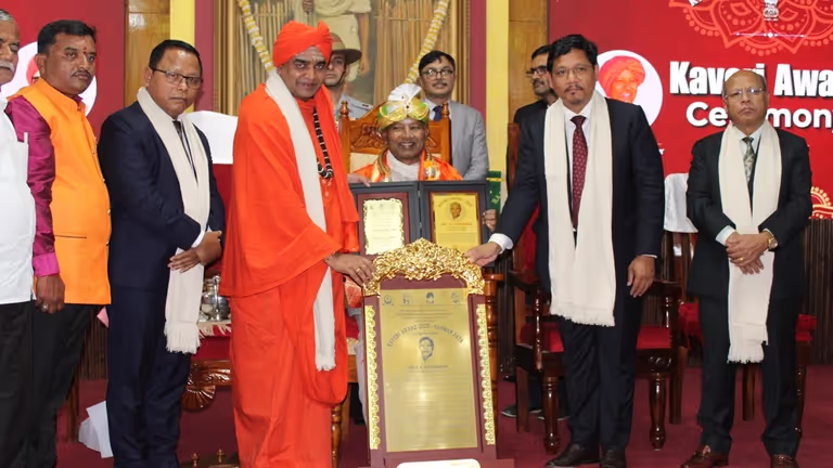 Meghalaya के राज्यपाल विजयशंकर को कावेरी प्रशस्ति पुरस्कार से सम्मानित किया Meghalaya के राज्यपाल विजयशंकर को कावेरी प्रशस्ति पुरस्कार से सम्मानित किया