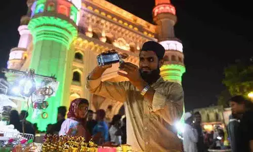 लगातार बारिश से Hyderabad के पुराने शहर में व्यापार प्रभावित लगातार बारिश से Hyderabad के पुराने शहर में व्यापार प्रभावित