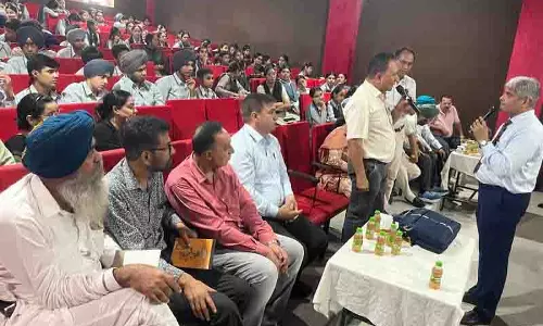 युवाओं को कैंसर से बचाना महत्वपूर्ण: Doctor