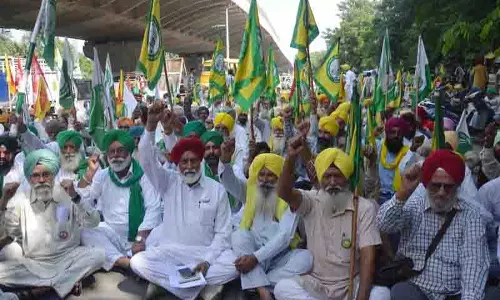 Ludhiana: किसान संघ ने किया विरोध प्रदर्शन, 25 हजार करोड़ रुपये की राहत की मांग Ludhiana: किसान संघ ने किया विरोध प्रदर्शन, 25 हजार करोड़ रुपये की राहत की मांग