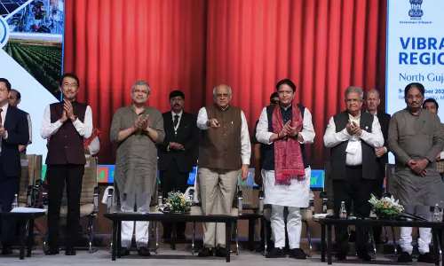 Vaishnav ने वाइब्रेंट गुजरात सम्मेलन में व्यापार शो खोला