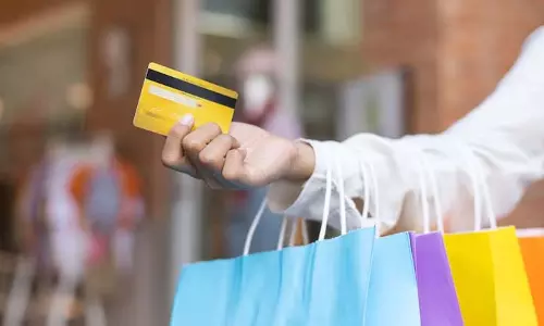 इस दिवाली अपने credit score को नुकसान पहुंचाए बिना कैसे करें शानदार खरीदारी?
