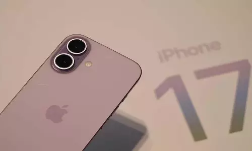 EMI पर iPhone 17 खरीद रहे हैं? जानिए इसका आपके क्रेडिट स्कोर पर क्या असर पड़ता है EMI पर iPhone 17 खरीद रहे हैं? जानिए इसका आपके क्रेडिट स्कोर पर क्या असर पड़ता है