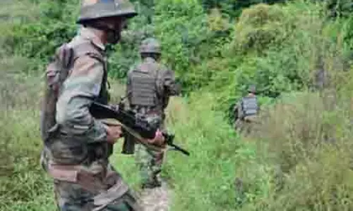 J&K के कोकेरनाग में एक लापता सैनिक का शव बरामद, दूसरे की तलाश जारी J&K के कोकेरनाग में एक लापता सैनिक का शव बरामद, दूसरे की तलाश जारी