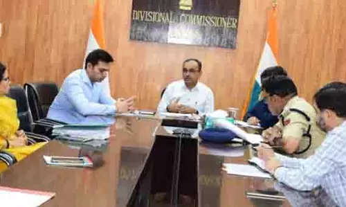 JAMMU: मंडलायुक्त ने यातायात प्रबंधन से संबंधित मुद्दों की समीक्षा की