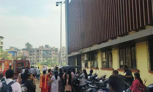 Panvel नगर निगम मुख्यालय में आग लगी, कर्मचारियों को बाहर निकाला गया Panvel नगर निगम मुख्यालय में आग लगी, कर्मचारियों को बाहर निकाला गया