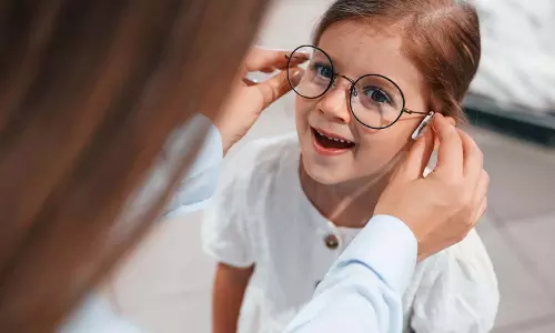 Vision क्यों हो रही है ब्लर? चश्मा लगने से पहले जान लें ये 4 छुपे कारण