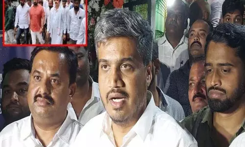 Rohit Pawar ने स्पीकर राम शिंदे पर आरोप लगाया, नीलेश घायवाल के निर्वासन पर सवाल उठाए Rohit Pawar ने स्पीकर राम शिंदे पर आरोप लगाया, नीलेश घायवाल के निर्वासन पर सवाल उठाए