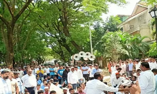 ट्रैफिक-फ्री चाकन एक्शन कमेटी ने PMRDA कार्यालय पर भव्य मार्च निकाला ट्रैफिक-फ्री चाकन एक्शन कमेटी ने PMRDA कार्यालय पर भव्य मार्च निकाला