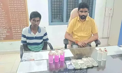 ACB ने तहसीलदार को 2 लाख रुपये की रिश्वत लेते पकड़ा