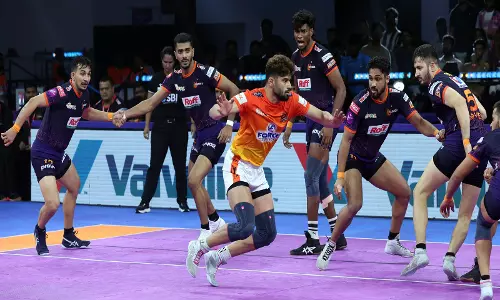 PKL 12: आदित्य शिंदे के 14 अंकों की बदौलत पुनेरी पल्टन ने यू मुंबा पर शानदार जीत दर्ज की PKL 12: आदित्य शिंदे के 14 अंकों की बदौलत पुनेरी पल्टन ने यू मुंबा पर शानदार जीत दर्ज की
