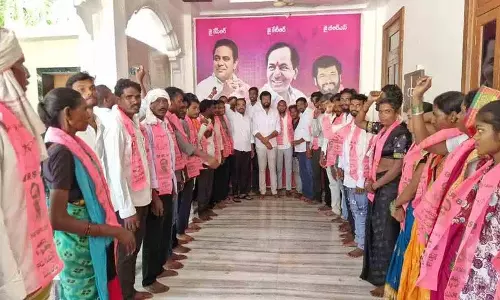 वाग्धारी और माधापुर के ग्रामीण बड़ी संख्या में BRS में शामिल हुए वाग्धारी और माधापुर के ग्रामीण बड़ी संख्या में BRS में शामिल हुए