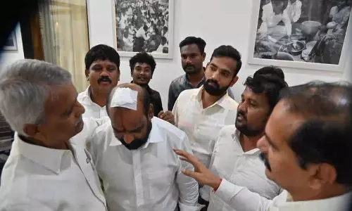पुलिस की अतिउत्साह.. BRS नेता गजेला नागेश के सिर में चोट