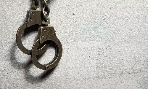 police के पीछा करने पर बदमाशों ने बच्चे को बाइक से फेंका police के पीछा करने पर बदमाशों ने बच्चे को बाइक से फेंका