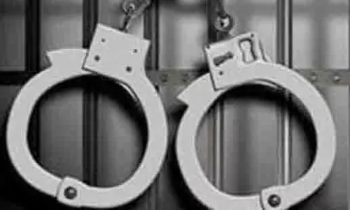 सोशल मीडिया पर महिला की AI तस्वीरें प्रसारित करने वाले दो युवक गिरफ्तार