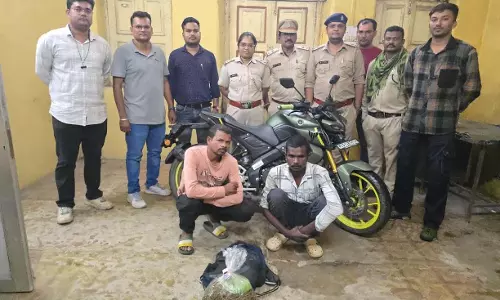 छत्तीसगढ़-उड़ीसा बॉर्डर से दो गांजा तस्कर गिरफ्तार छत्तीसगढ़-उड़ीसा बॉर्डर से दो गांजा तस्कर गिरफ्तार