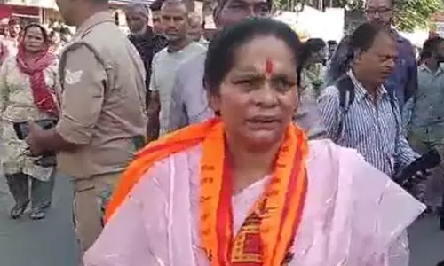 करवा चौथ पर साध्वी प्राची का बड़ा बयान, ‘हिंदू बहनों से ही मेहंदी लगवाएं’ करवा चौथ पर साध्वी प्राची का बड़ा बयान, ‘हिंदू बहनों से ही मेहंदी लगवाएं’