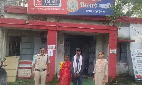 CG VIDEO: भीख मांगने की आड़ में घरों से चोरी करने वाले दंपत्ति गिरफ्तार
