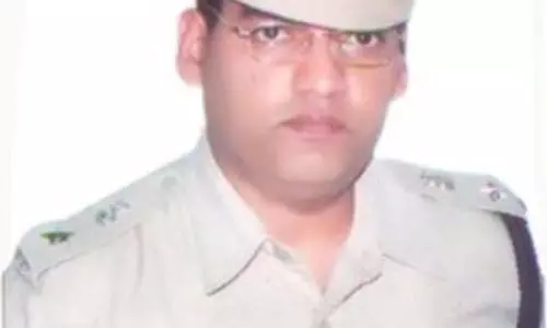 पुलिस ने दर्ज की एफआईआर, परिवार ने की गिरफ्तारी की मांग पुलिस ने दर्ज की एफआईआर, परिवार ने की गिरफ्तारी की मांग