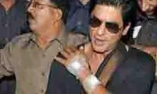 Shah Rukh Khan Injury: शूटिंग के दौरान गिरे शाहरुख खान, हेलीकॉप्टर की चपेट में आने से बाल बाल बचे Shah Rukh Khan Injury: शूटिंग के दौरान गिरे शाहरुख खान, हेलीकॉप्टर की चपेट में आने से बाल बाल बचे