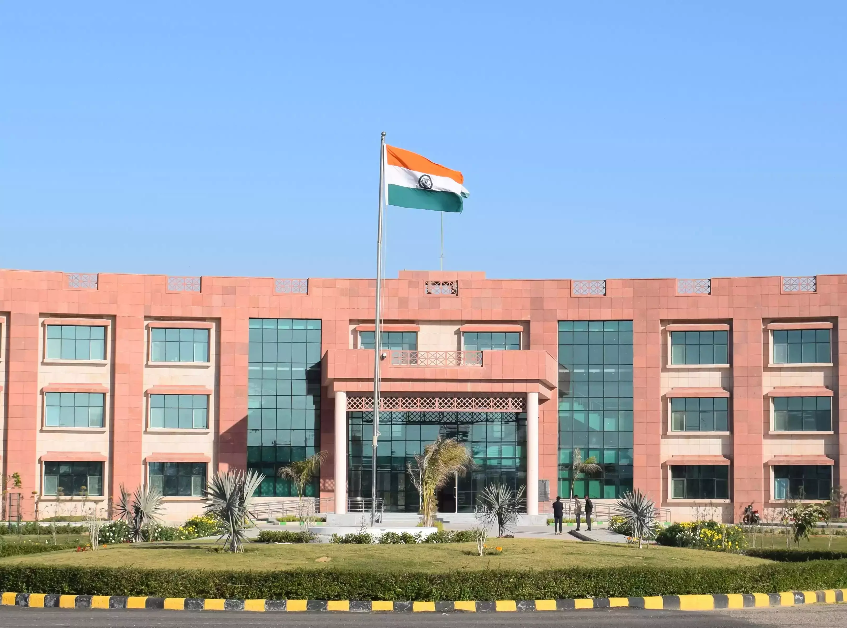 Narnaul: हरियाणा केंद्रीय विश्वविद्यालय ने रैंकिंग में बढ़ाई चमक Narnaul: हरियाणा केंद्रीय विश्वविद्यालय ने रैंकिंग में बढ़ाई चमक