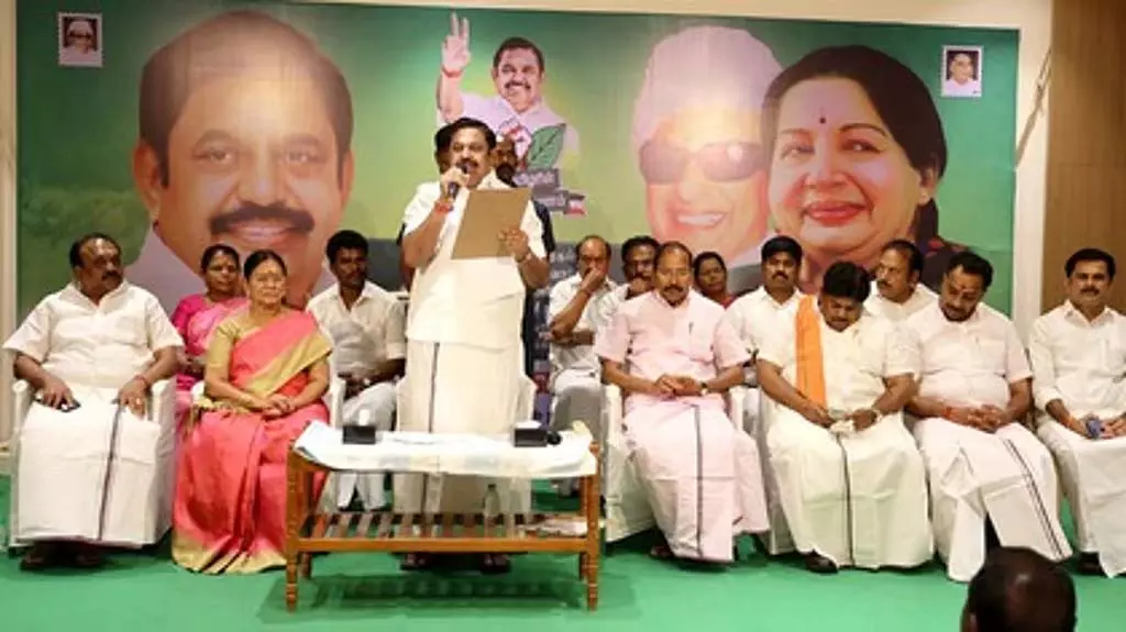 अगर AIADMK सरकार बनाती है तो किसानों और मजदूरों के लिए योजनाएं लागू की जाएंगी अगर AIADMK सरकार बनाती है तो किसानों और मजदूरों के लिए योजनाएं लागू की जाएंगी