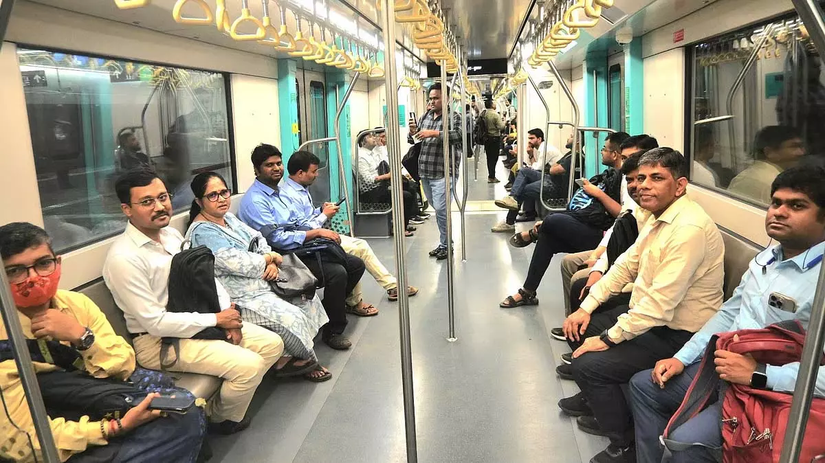 Mumbai मेट्रो लाइन 3 को पहले दिन 1.56 लाख से अधिक यात्रियों की अच्छी प्रतिक्रिया मिली Mumbai मेट्रो लाइन 3 को पहले दिन 1.56 लाख से अधिक यात्रियों की अच्छी प्रतिक्रिया मिली