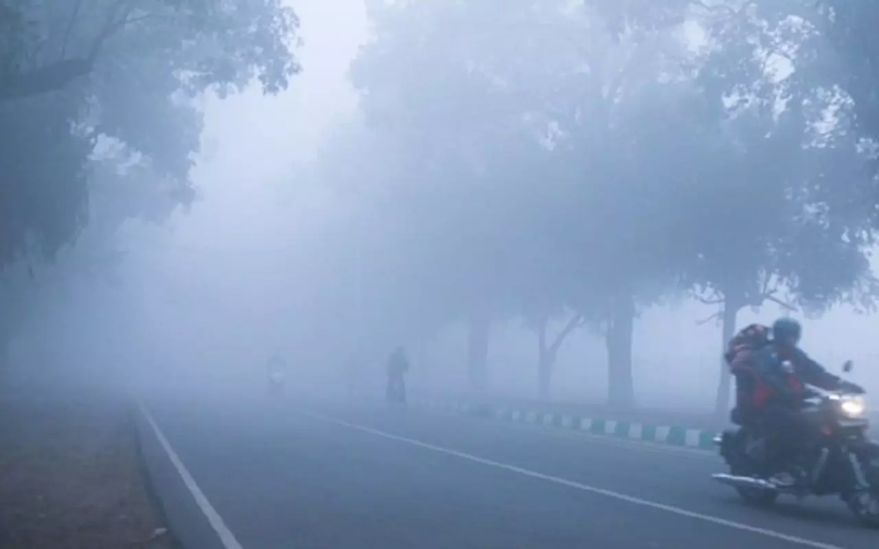 Patna: मौसम ने बदला मिजाज, गुलाबी ठंड आई बिहार में Patna: मौसम ने बदला मिजाज, गुलाबी ठंड आई बिहार में