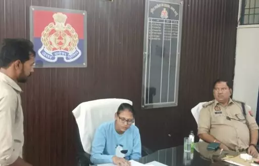 Badaun: सहसवान में अनुष्का ने निभाया क्षेत्राधिकारी का कर्तव्य Badaun: सहसवान में अनुष्का ने निभाया क्षेत्राधिकारी का कर्तव्य