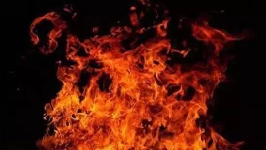 Bengaluru होटल में दंपति की जलकर मौत, आग लगने का कारण अज्ञात Bengaluru होटल में दंपति की जलकर मौत, आग लगने का कारण अज्ञात