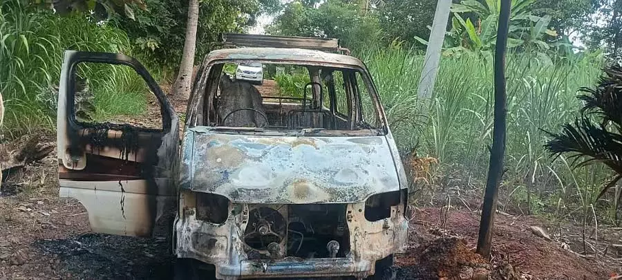 पत्नी ने पति की कार में लगाई आग: चिक्कोडी तालुका में ऐसी घटना पत्नी ने पति की कार में लगाई आग: चिक्कोडी तालुका में ऐसी घटना