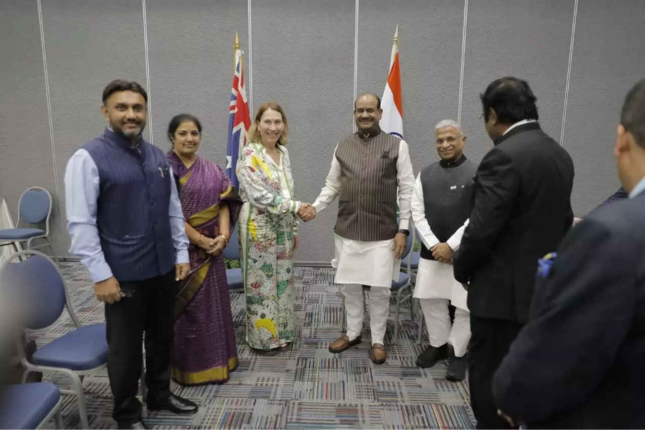 ओम बिरला ने बारबाडोस में ऑस्ट्रेलियाई सीनेट अध्यक्ष से की मुलाकात ओम बिरला ने बारबाडोस में ऑस्ट्रेलियाई सीनेट अध्यक्ष से की मुलाकात
