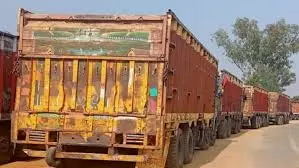 Chhatarpur: गिट्टी लदा ओवरलोड डंपर विभाग की गिरफ्त में Chhatarpur: गिट्टी लदा ओवरलोड डंपर विभाग की गिरफ्त में