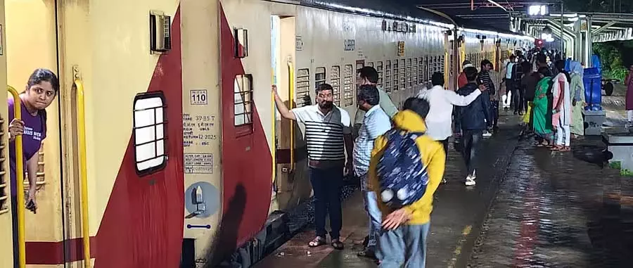 Hubli : 11 तारीख को ट्रेन सेवा प्रतिबंधित रहेगी Hubli : 11 तारीख को ट्रेन सेवा प्रतिबंधित रहेगी