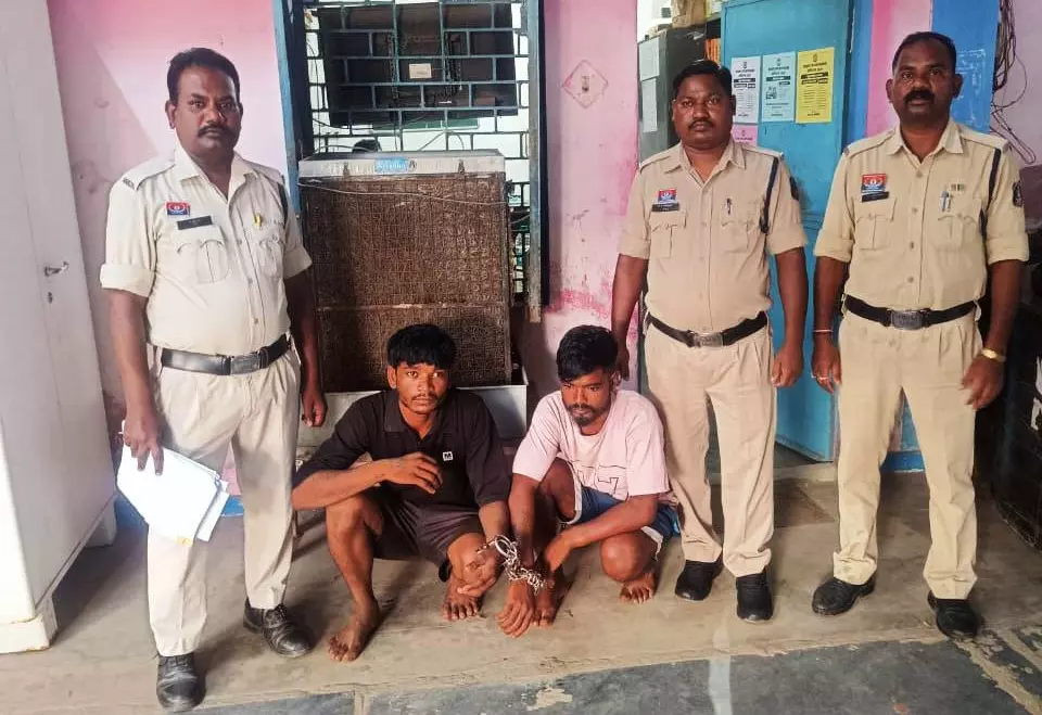 लूट के दो फरार आरोपी गिरफ्तार किए गए लूट के दो फरार आरोपी गिरफ्तार किए गए